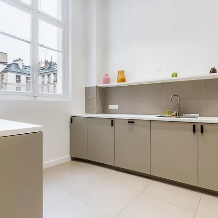 Elegant 2 Air-conditioned Bedrooms Close To Trocadero Apartament Paryż