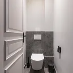 Elegant 2 Air-conditioned Bedrooms Close To Trocadero Apartment