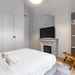 Elegant 2 Air-conditioned Bedrooms Close To Trocadero Apartment *