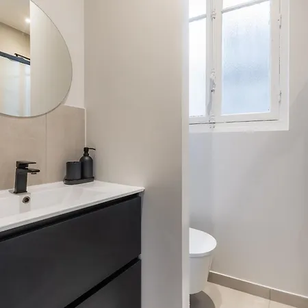 Elegant 2 Air-conditioned Bedrooms Close To Trocadero Apartmán
