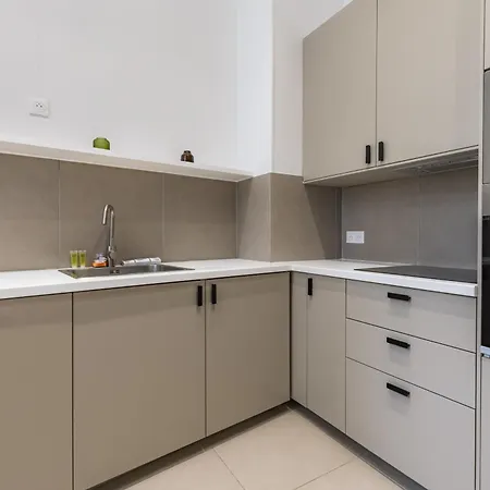 Elegant 2 Air-conditioned Bedrooms Close To Trocadero Apartmán *