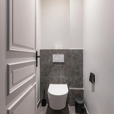 Elegant 2 Air-conditioned Bedrooms Close To Trocadero Apartmán