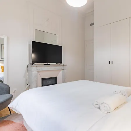 Elegant 2 Air-conditioned Bedrooms Close To Trocadero Lägenhet *
